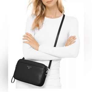 MICHAEL KORS
Jet Set Charm East West Leather Camera Crossbody